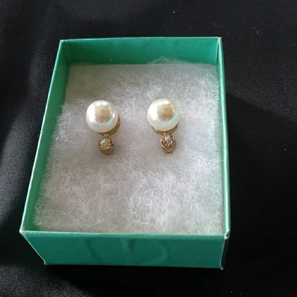**GREAT GIFT** PEARL WITH CZ STUD EARRINGS - Picture 3 of 4